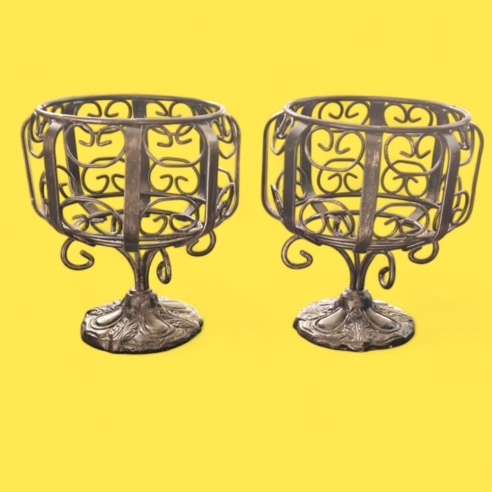 Pr METAL PLANT/CANDLE HOLDERS